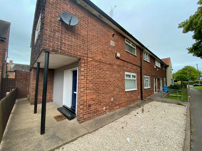 3 Bedroom End Of Terrace House To Rent In Parkhurst Close, Hull, HU8