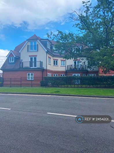 1 Bedroom Flat To Rent In Cleves House, Weybridge, KT13