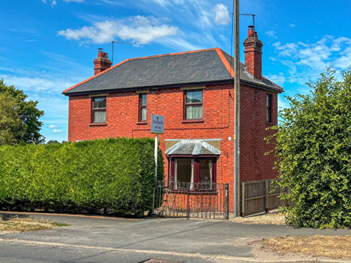 3 Bedroom Detached House For Sale In Jacklyns Lane, Alresford, SO24