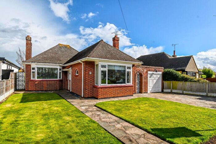 2 Bedroom Detached Bungalow For Sale In Branscombe Square, Southend-On-Sea, SS1