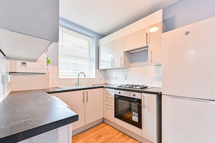 2 Bedroom Flat To Rent In Fulham Road, Fulham Broadway, London, SW6