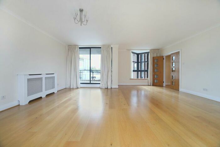 3 Bedroom Apartment To Rent In Waterside Point, SW11
