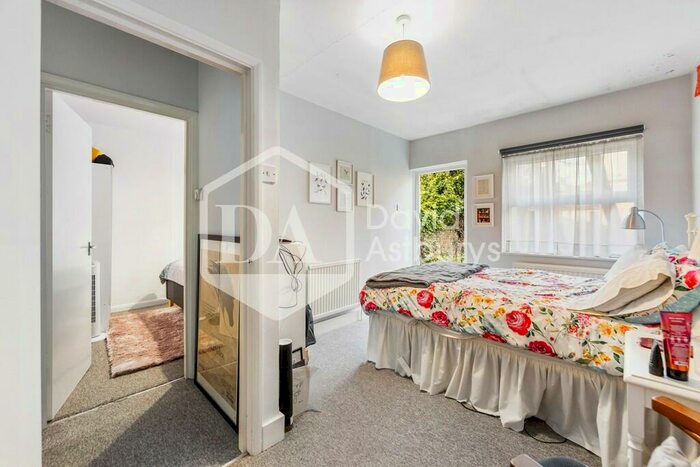 2 Bedroom Apartment To Rent In Hargrave Road, Archway, London, N19