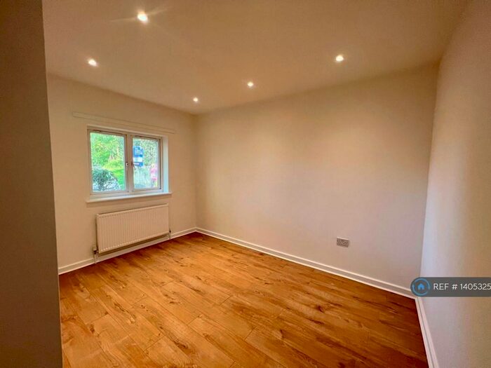 3 Bedroom Flat To Rent In Turnham Road, London, SE4