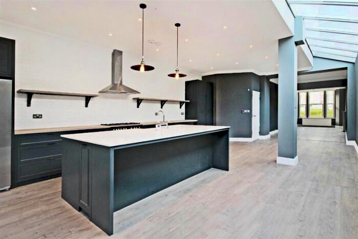 5 Bedroom Property To Rent In Cumberland Road, London, W3