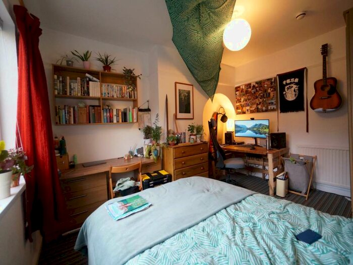 5 Bedroom House To Rent In Ffordd-y-Ffynnon, Bangor, Gwynedd, LL57