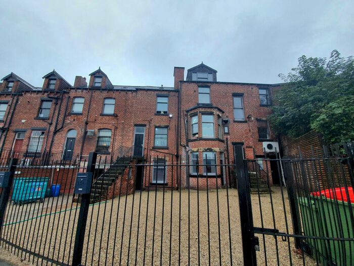 1 Bedroom Duplex To Rent In Beech Avenue, Leeds, West Yorkshire, LS12