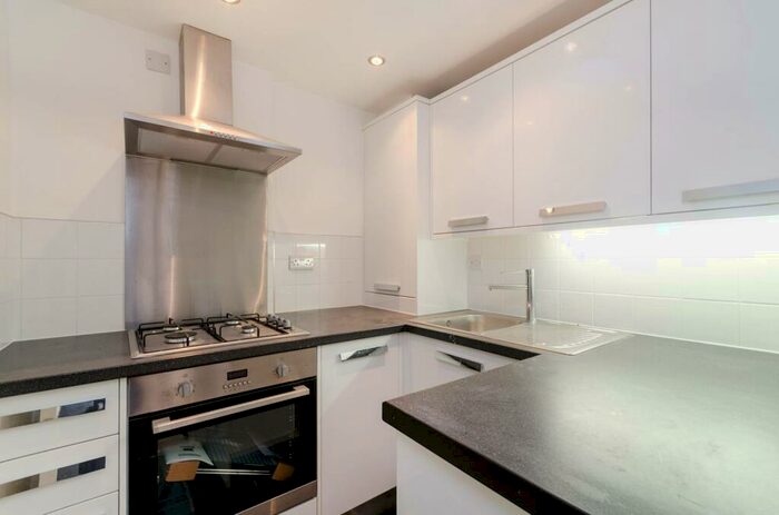 2 Bedroom Flat To Rent In Berrylands Road, Surbiton, KT5