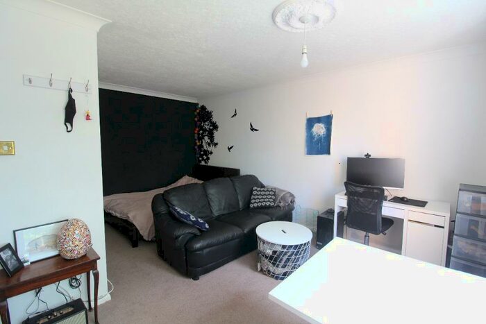 Studio To Rent In Tower Road, Brighton, BN2