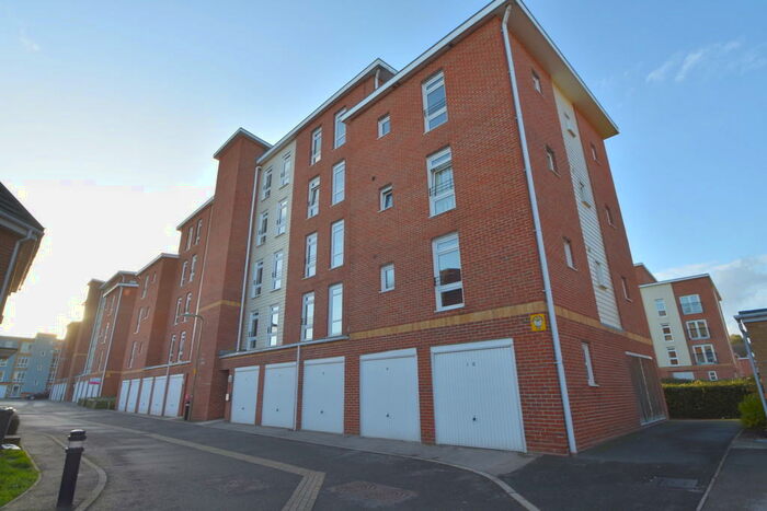 2 Bedroom Flat To Rent In Little Hackets, Havant, PO9