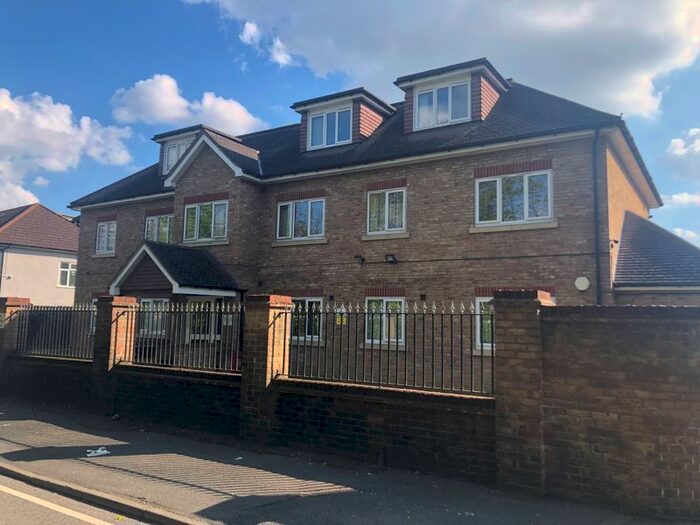 2 Bedroom Flat To Rent In Cranford Lane, Harlington, Hayes, UB3