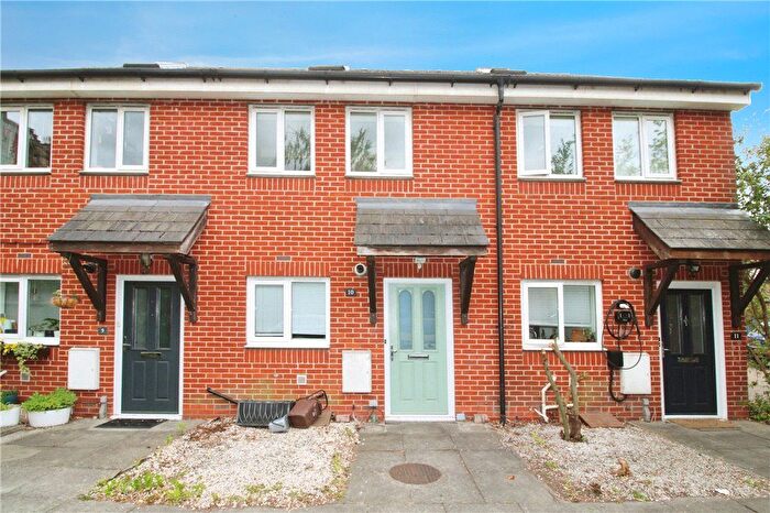 3 Bedroom Detached House To Rent In Beemans Row, London, SW18