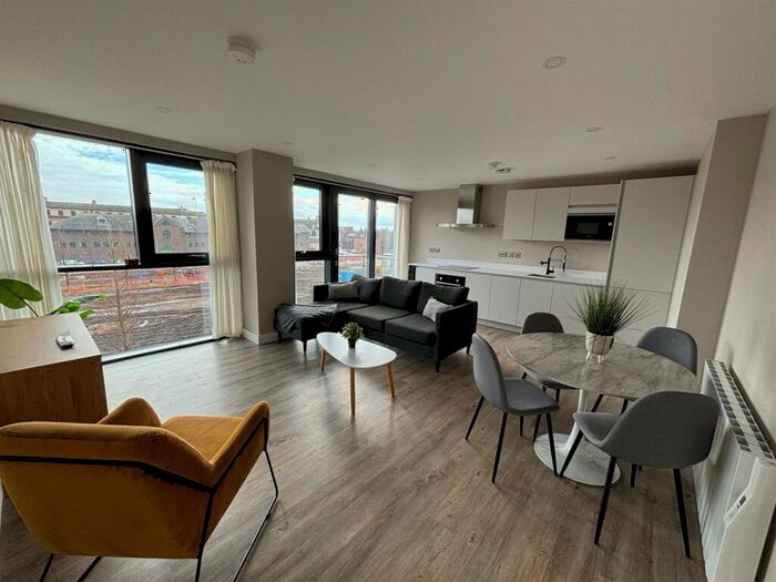 2 Bedroom Apartment To Rent In Third Floor The Glass House, Queens Gardens, HU1