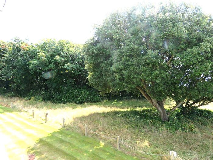 2 Bedroom Flat To Rent In Beacon Drive, Highcliffe, Christchurch, BH23