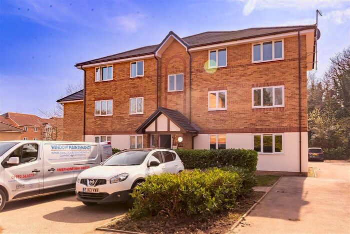 1 Bedroom Flat To Rent In Woodland Grove, Epping, CM16