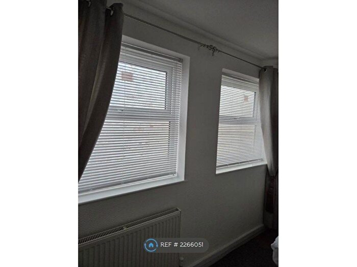 1 Bedroom Flat To Rent In Queens Promenade, Blackpool, FY2