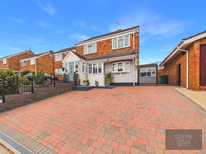 4 Bedroom Semi Detached House For Sale In Chatsworth Rise, Stivichall, Coventry, CV3