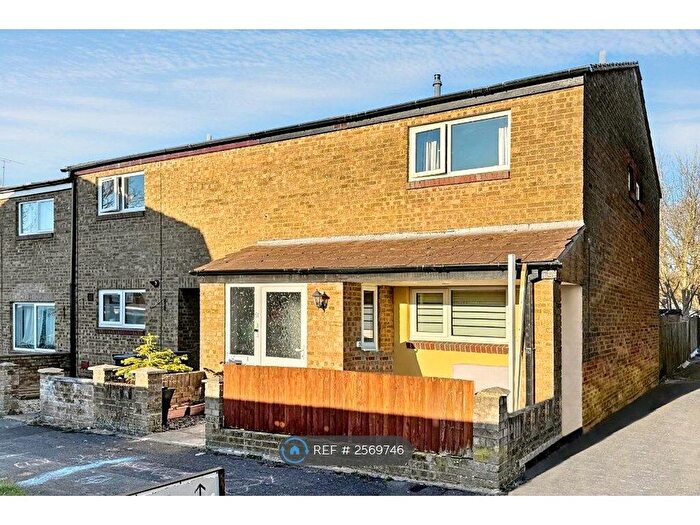 3 Bedroom End Of Terrace House To Rent In Oakham Close, Toothill, Swindon, SN5