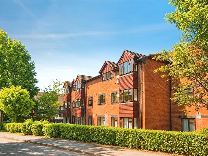 2 Bedroom Flat For Sale In Albert Walk, Crowthorne, Berkshire, RG45