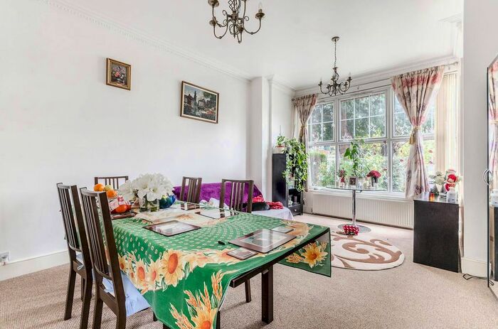 3 Bedroom Flat To Rent In Conyers Road, Streatham, London, SW16