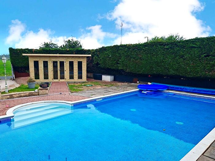 3 Bedroom Semi-Detached Bungalow For Sale In The Bungalows, Hensall, Goole, DN14