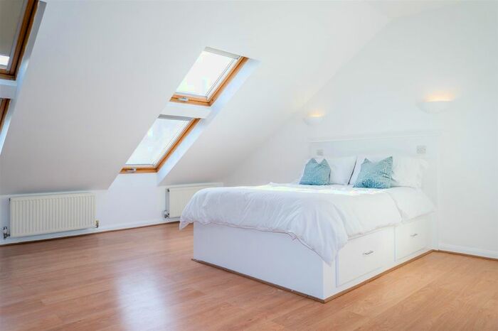 Studio To Rent In Battersea Park Road, Battersea, SW11