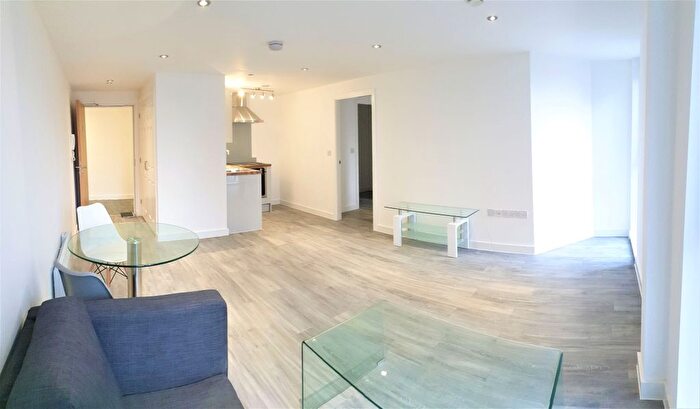 1 Bedroom Semi Detached House To Rent In Bed - Orange Grove, Sherwood Street, M14