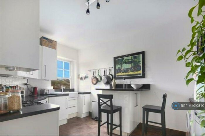 2 Bedroom Flat To Rent In Elthorne Court, London, N19