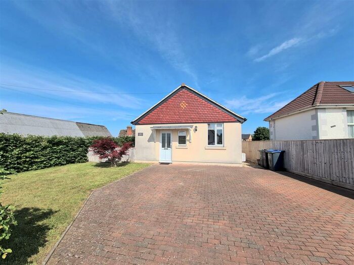 2 Bedroom Detached Bungalow To Rent In Burlands Road, Chippenham, SN15