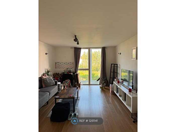 1 Bedroom Flat To Rent In Chadwell Lane, Haringey, London, N8