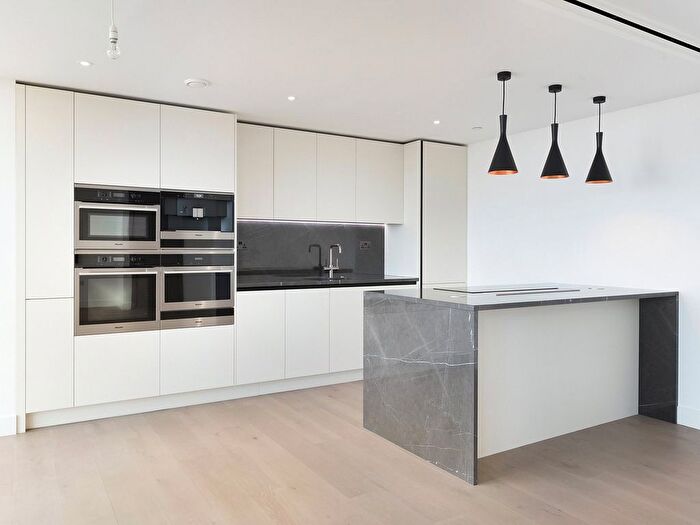 2 Bedroom Flat To Rent In Admiralty House, Vaughan Way, E1W