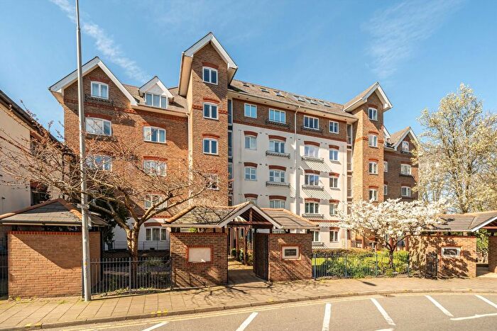 2 Bedroom Flat To Rent In Steadfast Road, Kingston, KT1