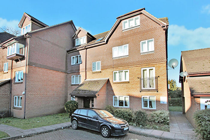 1 Bedroom Flat To Rent In Abbots Rise | Redhill | | New Move Estate Agents, RH1