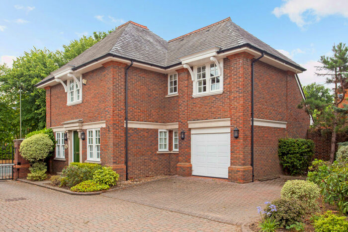 3 Bedroom House To Rent In Chartfield Place, Weybridge, KT13