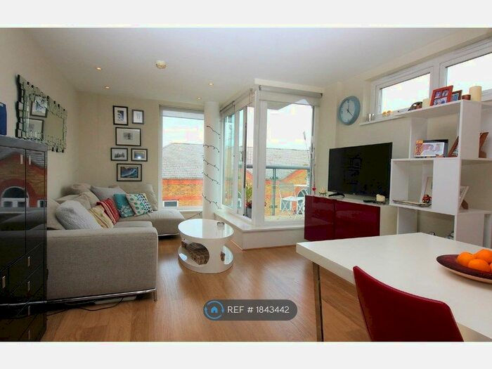 2 Bedroom Flat To Rent In Point Pleasant, London, SW18