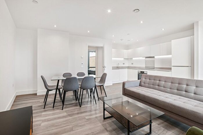 3 Bedroom Flat To Rent In Alwyne Court, Garnet Place, West Drayton, UB7