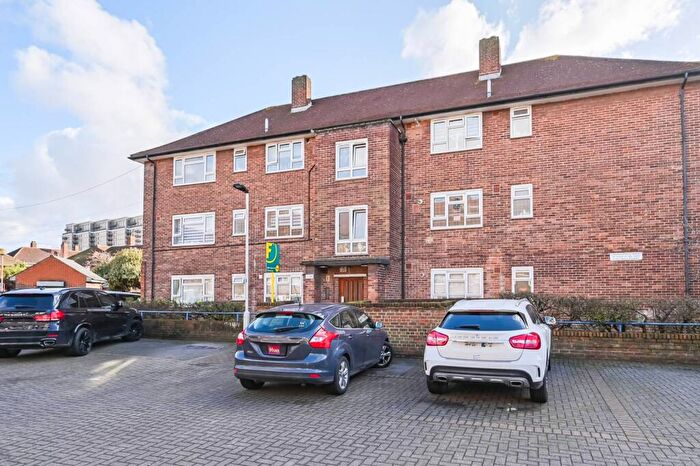 3 Bedroom Flat For Sale In Mason Close, , Royal Docks, London, E16