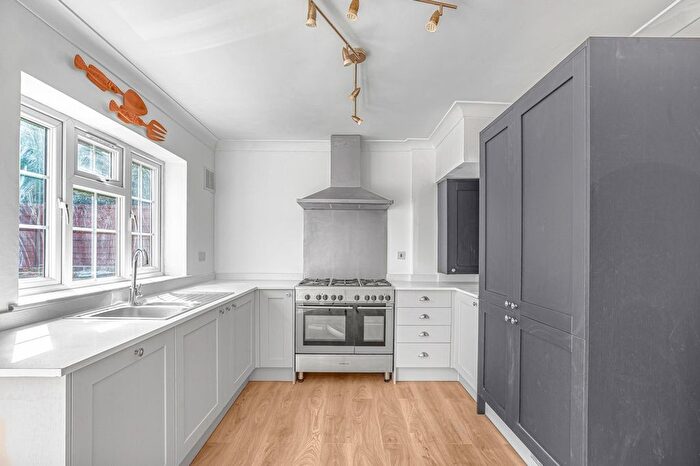 3 Bedroom Terraced House For Sale In Garrick Close, Staines-Upon-Thames, TW18