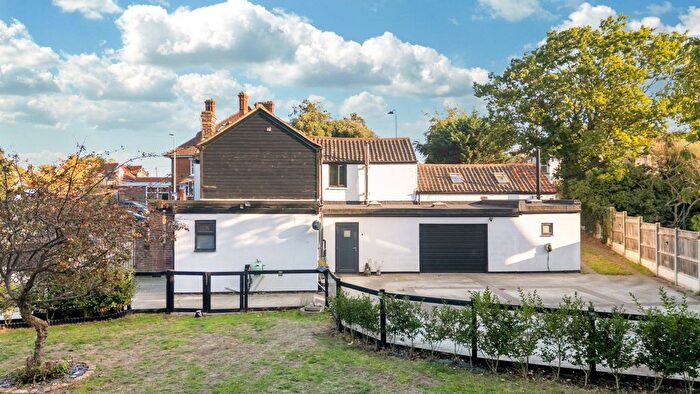 6 Bedroom Detached House For Sale In Beccles Road, Lowestoft, NR33