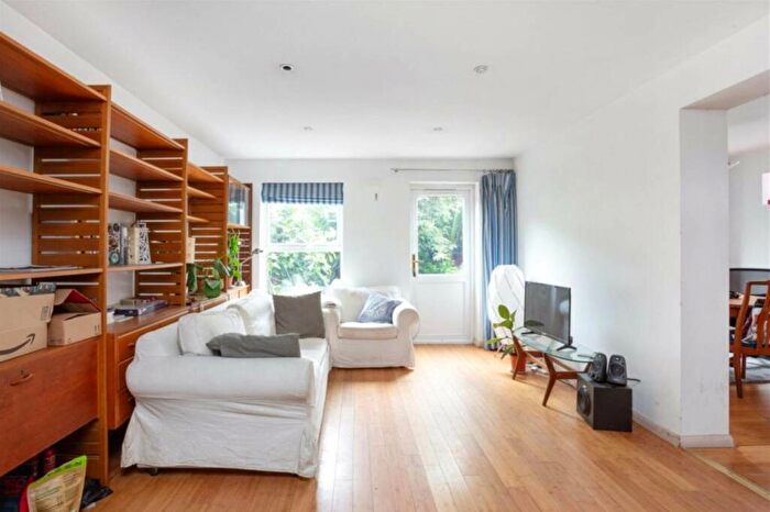 4 Bedroom Semi-Detached House To Rent In Buxton Street, Spitalfields, E1
