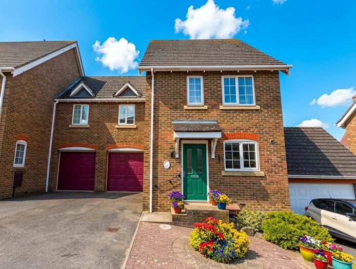3 Bedroom Semi-Detached House To Rent In High Ridge, Singleton, Kent, TN23