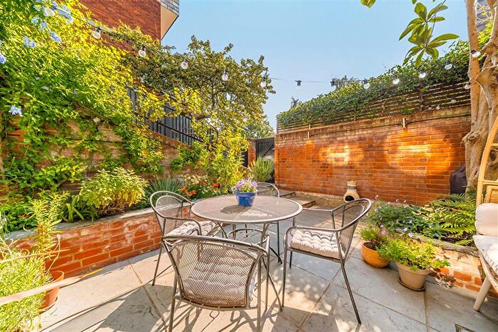 2 Bedroom Flat For Sale In Rampayne Street, Westminster, SW1V