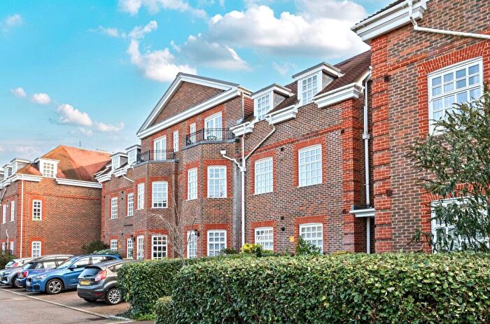 2 Bedroom Apartment To Rent In Ravens Court, Castle Village, Berkhamsted, Hertfordshire, HP4