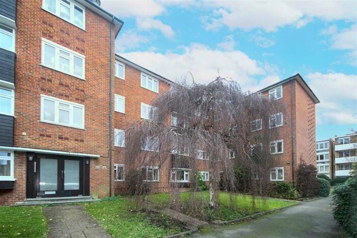 2 Bedroom Flat To Rent In Kenmore Close, Kew, Richmond, TW9