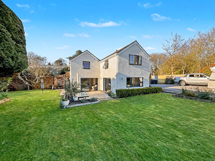 3 Bedroom Detached House For Sale In Winkton, Christchurch, BH23