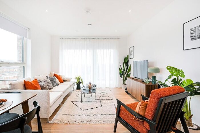 2 Bedroom Apartment For Sale In Henley Cross, Kidbrooke, London, SE3