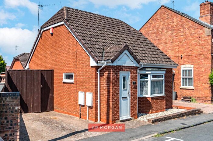 1 Bedroom Bungalow For Sale In Mount Road, Stourbridge, West Midlands, DY8