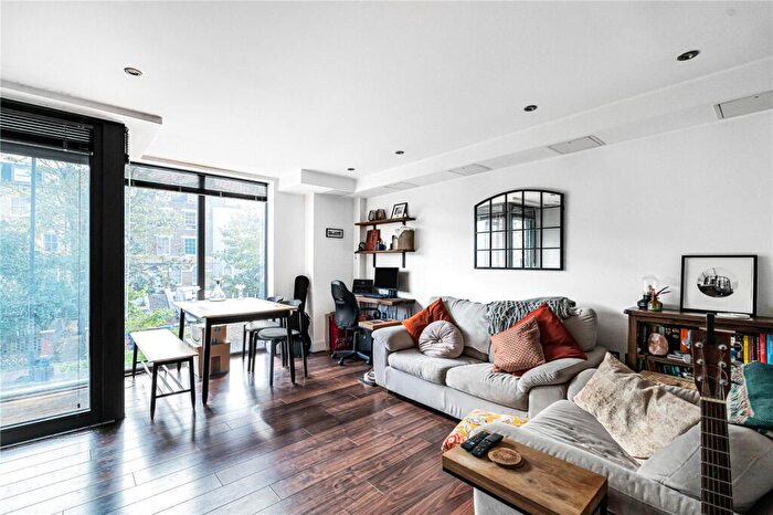 1 Bedroom Apartment For Sale In Queens Road, London, SE15