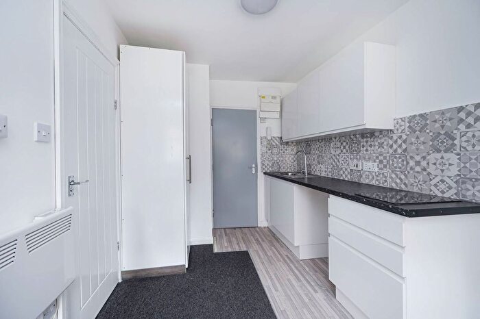 Studio To Rent In Bodney Road, Clapton, London, E8