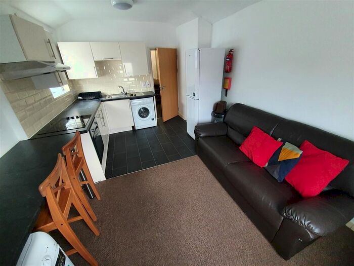 3 Bedroom Flat To Rent In Woodville Road, Cathays, Cardiff, CF24